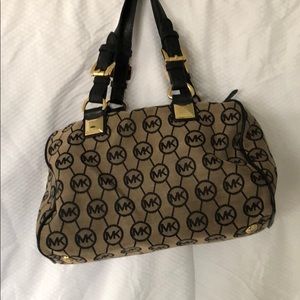 Michael Kors- signature